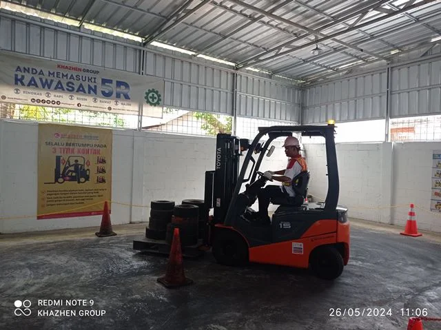 kursus operator forklift bekasi