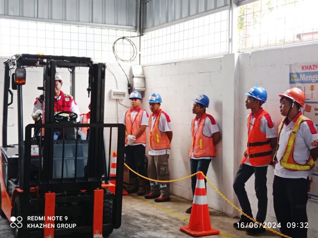 apa itu operator forklift