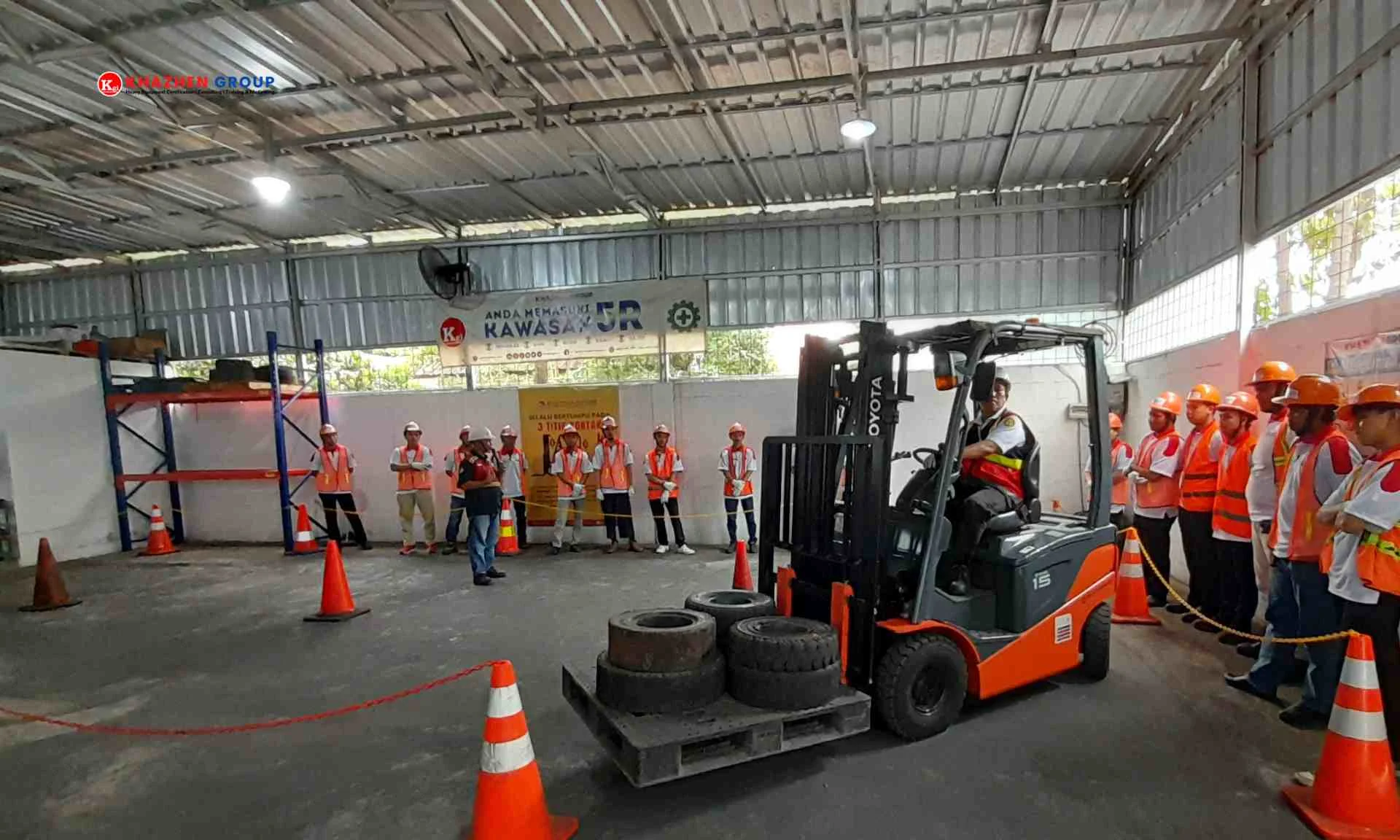 forklift penting operasional gudang